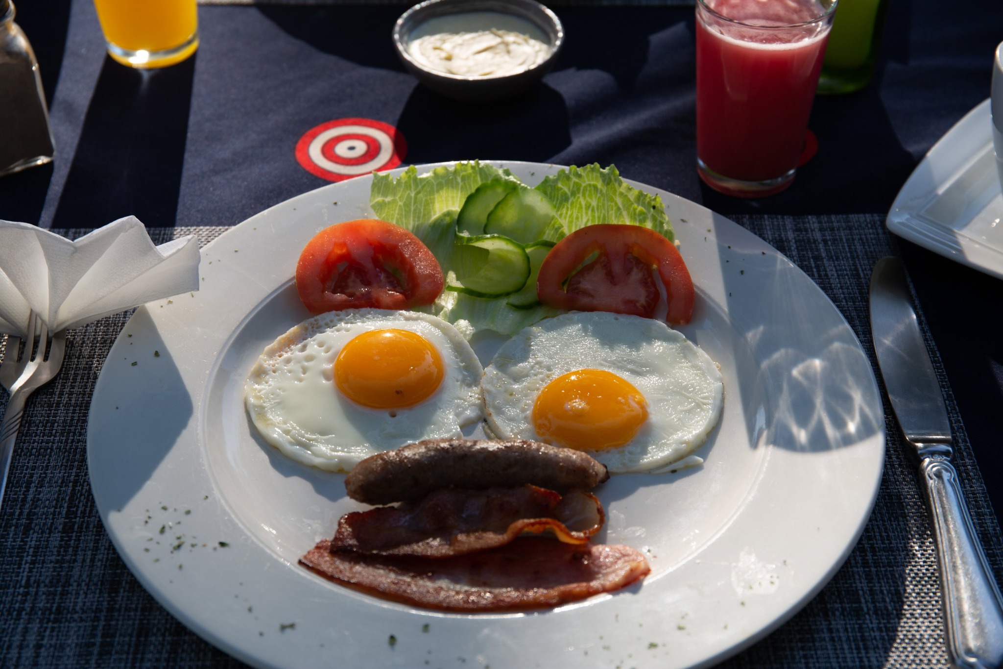 Breakfast plate with eggs, bacon and vegetables